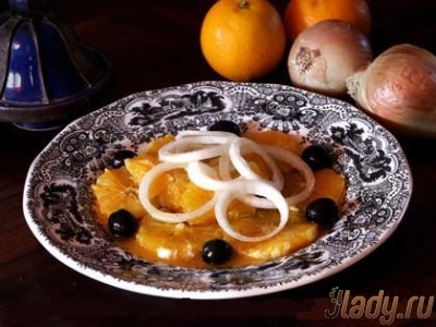 Луковые салаты с апельсинами, сыром, яицами и по-французски