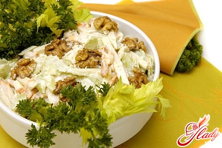 Салат с сельдереем – вкусно и просто!