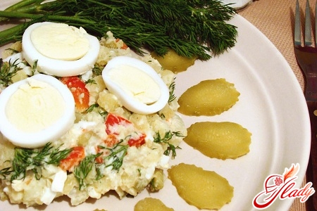 Из маринованных огурцов салат Из маринованных огурцов салат