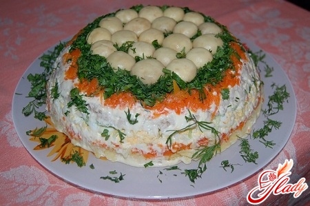 http://www.jlady.ru/wp-content/uploads/2012/12/salat-polyanka-s-shampinonami-1.jpg