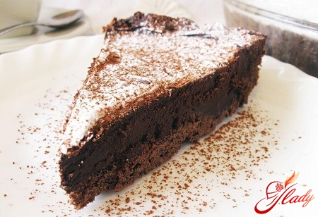 Шоколадный торт со сметанным кремом: классика кулинарного жанра